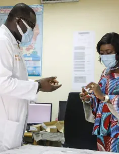 Visite de Mme la Ministre Marietou KONÉ au centre de Production des cartes d'identité scolaires.